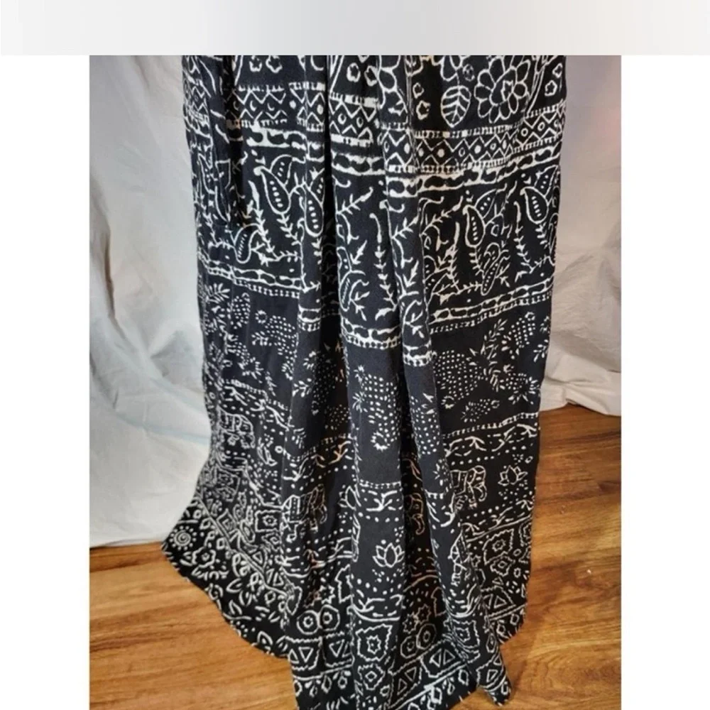 Elegant Black and White Patterned Maxi Skirt - Picture 2 of 8
